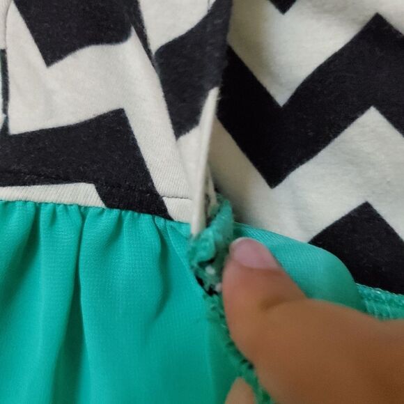 Sequin Hearts dress women's size small strapless mini chevron pattern - Picture 6 of 9